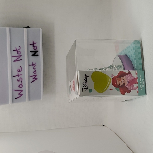 BNIB Disney Princess Light Up Glass Figurine: Ariel "Ready To Make A Splash" - Picture 4 of 6